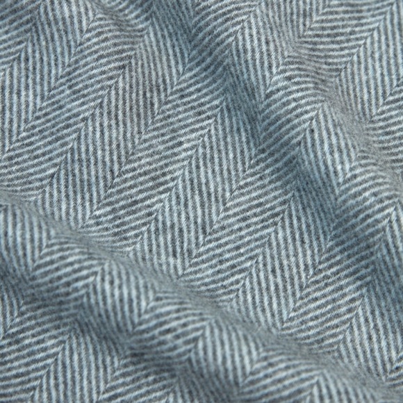 Cashmere scarf by Gobi cashmere. - Picture 2 of 4